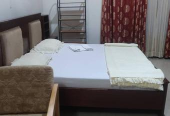 UMUGANO House Inn - Kicukiro has rooms with a private hot tub