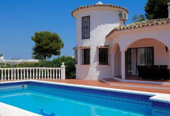 Villa with pool near Fuengirola has Balcony rooms