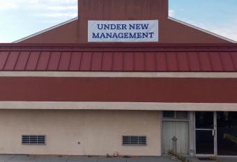 King's Inn Motel has Smoking rooms