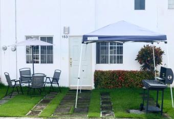 Alojamiento Entero en Residencial Las Ceibas allows 18 year olds to book a room