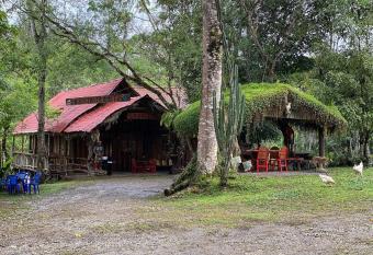 CASA CLUB CENTENARIO has Balcony rooms