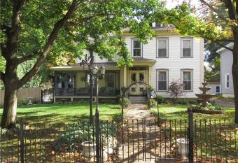 Raindrops On Roses Bed & Breakfast allows 18 year olds to book a room