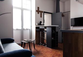 Appartement Ch  teauroux, 1 pi  ce, 2 personnes - FR-1-591-334 has Balcony rooms