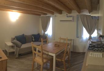 South Lagoon Apartments 2 allows 18 year olds to book a room