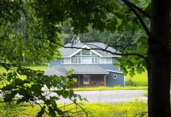 The Upper Delaware House has Balcony rooms