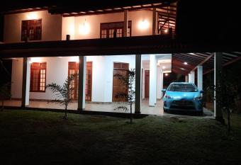 Muthuarana Villa Matara has Balcony rooms