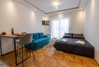 Apartment Tesoro allows 18 year olds to book a room