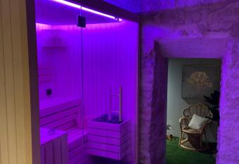 Vieille rose has Balcony rooms