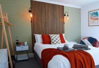 The Courtyard Apartment - Yorkshire Coast Holiday Lets has Balcony rooms