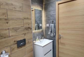 Dominik Hills Zlatibor - Spa & Apartment has rooms with a private hot tub