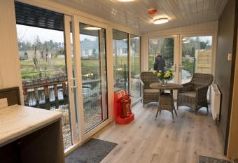 Walsh s - Mill Lodges-Cabins has Balcony rooms