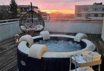 Arad Wellness allows 18 year olds to book a room