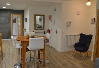 Casa Del Carmen I - Parking incluido allows 18 year olds to book a room