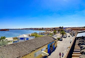 Calauriia Apartments Marzamemi allows 18 year olds to book a room