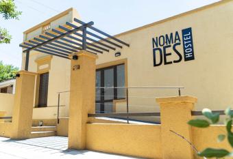 Nomades Hostel has Balcony rooms