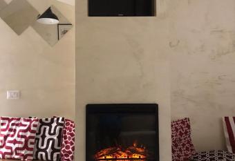 La Stella d oro has rooms with a private hot tub