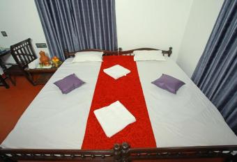 PNA Resort has rooms with a private hot tub