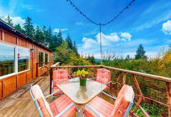 Hummingbird Hideout has Balcony rooms