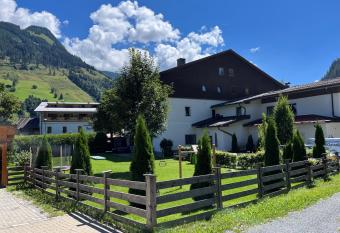 Haus Standlgut Rauris has Balcony rooms