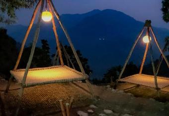 Neerville Waterfall Glamping- Neer waterfall has Balcony rooms