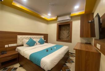 Hotel Jodiya - Near CST allows 18 year olds to book a room