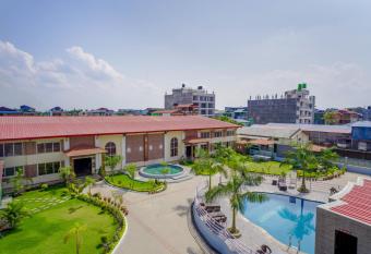 Chitwan Mid Town Resort has Balcony rooms
