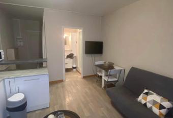 Arcole 4-Studio avec Terrasse -B  ziers centre- Wifi - Tv connect   allows 18 year olds to book a room
