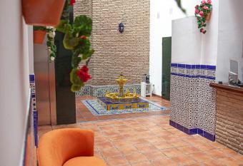 Noches en Triana allows 18 year olds to book a room