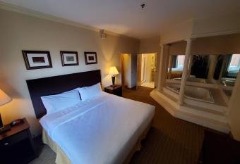 The Arc Hotel has rooms with a private hot tub