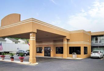 Studio 6 Effingham Il allows 18 year olds to book a room