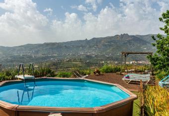 Casa Rural La Caldera has Balcony rooms