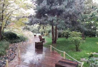 Lovely Appart near Paris, 15 mins to Op  ra, Galerie Lafayette, Louvre allows 18 year olds to book a room