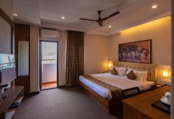 Vera by Bisque Brookefield has Balcony rooms