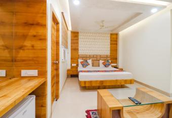 FabHotel Holiday Grand allows 18 year olds to book a room