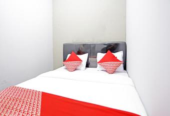 OYO 90848 J&b Rooms Bekasi allows 18 year olds to book a room