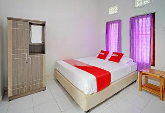 OYO 90860 Tunjung Sari 8 allows 18 year olds to book a room