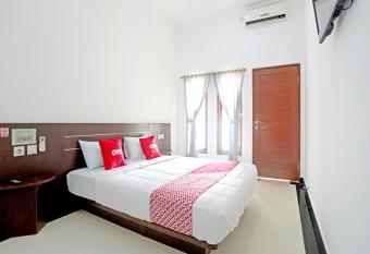 OYO 90859 Cahaya Guest House allows 18 year olds to book a room