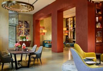 Enterprise Hotel Design & Boutique has rooms with a private hot tub