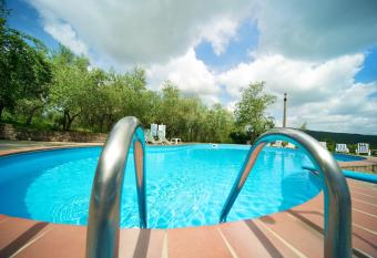 Hotel Girifalco allows 18 year olds to book a room