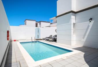 Villa Sheila has Balcony rooms