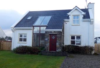 SeaSpray Cottage allows 18 year olds to book a room