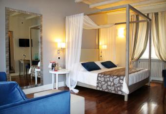 Hotel Charleston has Balcony rooms