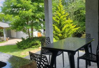 La moderna 2  has Balcony rooms