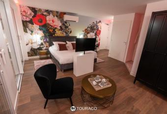 Touraco has Balcony rooms
