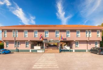 Hotel Palladio has Balcony rooms