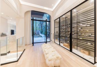 Exceptional & unique apartment! has Balcony rooms