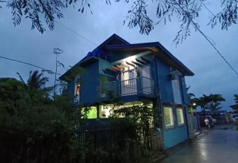 ANNI S BEACH HOUSE has Balcony rooms