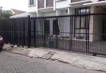 Nadia homestay allows 18 year olds to book a room