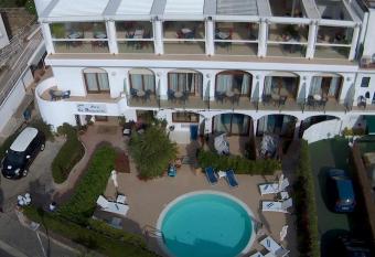 Capri Bougainville has Balcony rooms