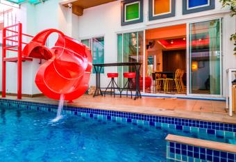 Game Over Pool Villa 4B Walking street 2 km has Balcony rooms
